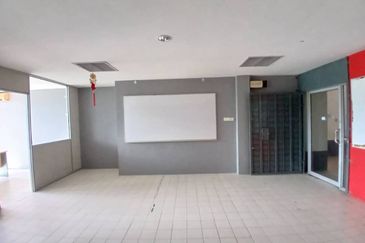 Chonglin Park First Floor Unit For Sale Located at Jalan Tabuan, Kuching