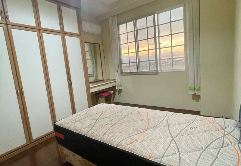 De Summit Condominium