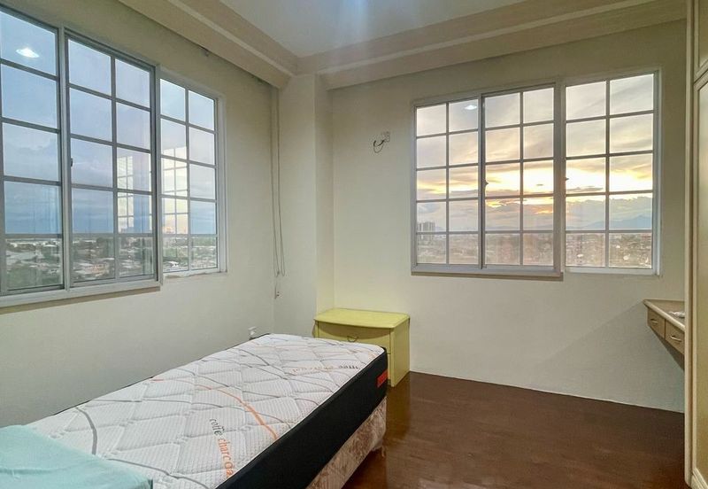 De Summit Condominium