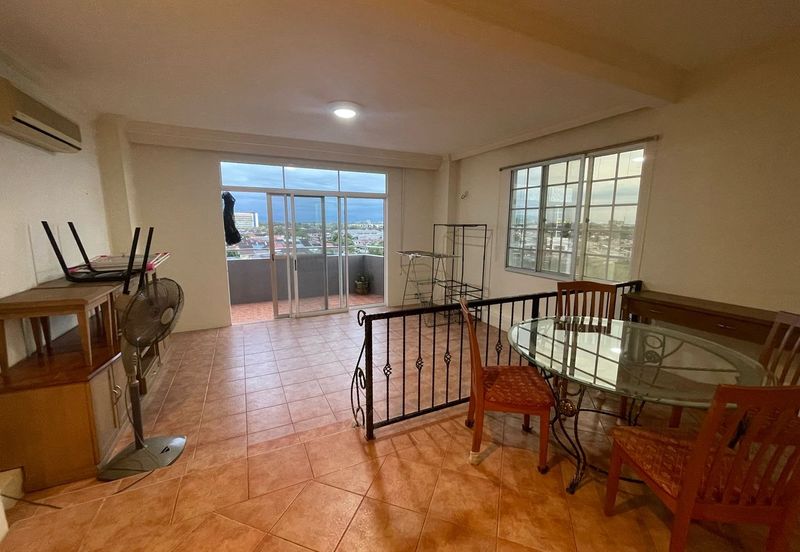 De Summit Condominium