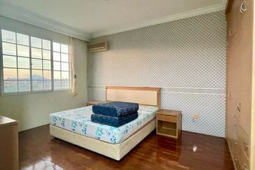 De Summit Condominium