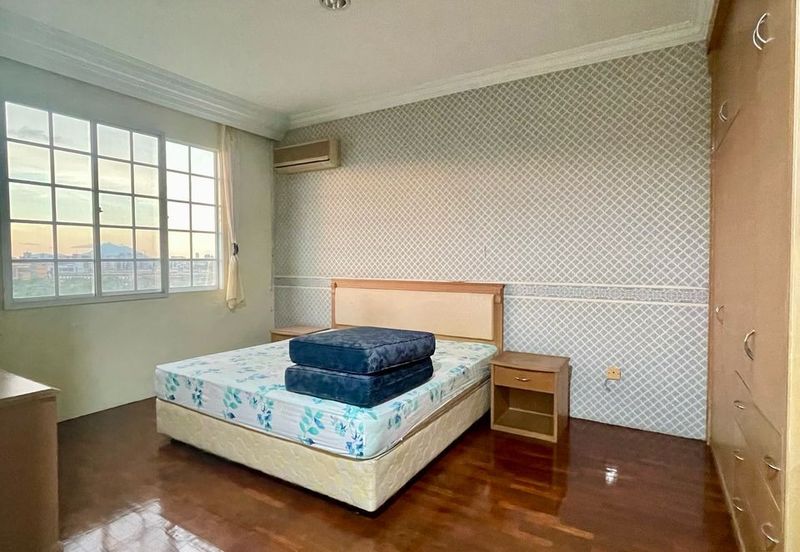 De Summit Condominium