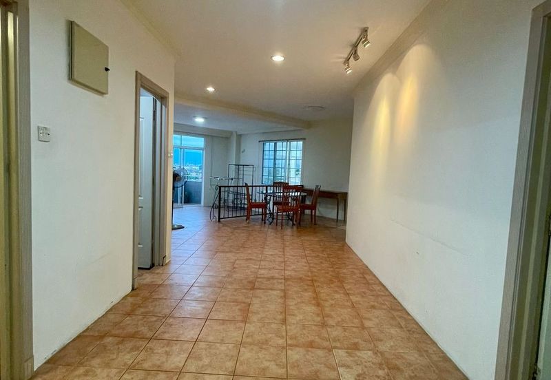 De Summit Condominium