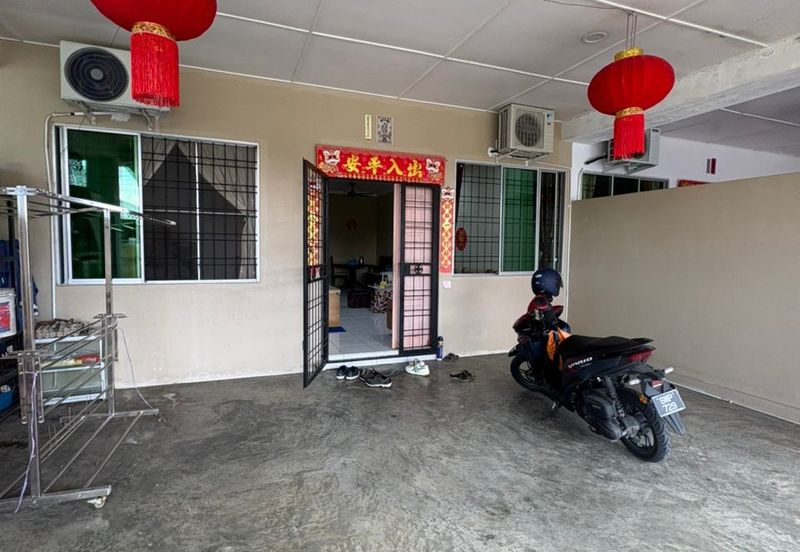 Single Storey Terrace Intermediate House For Sale! Located at 12th Mile