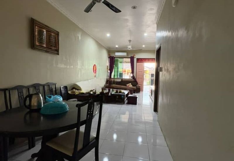 Single Storey Terrace Intermediate House For Sale! Located at 12th Mile