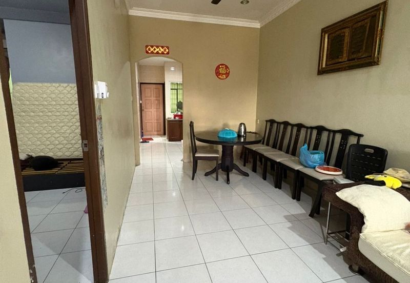 Single Storey Terrace Intermediate House For Sale! Located at 12th Mile