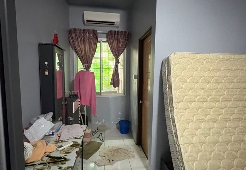 Single Storey Terrace Intermediate House For Sale! Located at 12th Mile