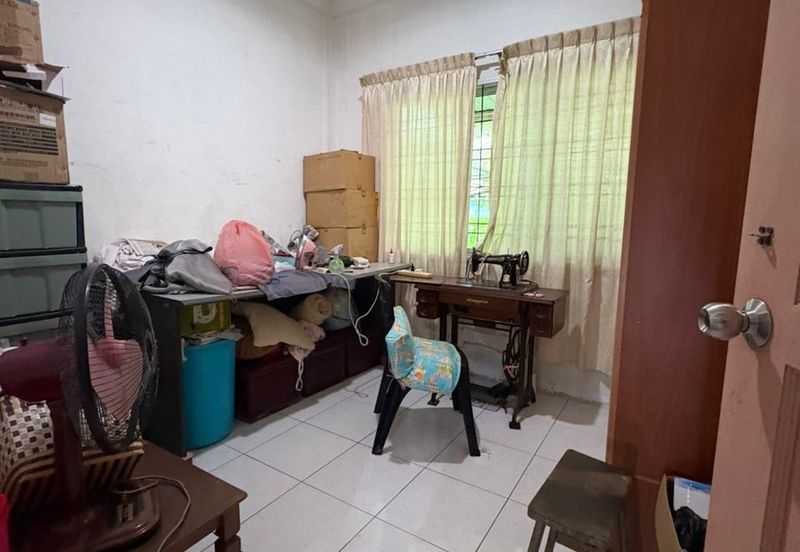 Single Storey Terrace Intermediate House For Sale! Located at 12th Mile