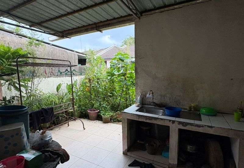 Single Storey Terrace Intermediate House For Sale! Located at 12th Mile