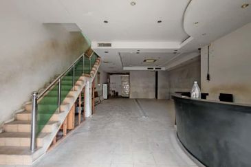 Ground and first floor shoplot for Rent!  Located at Height Drive Commercial Centre ( next to One TJ) 