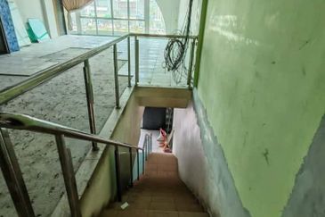 Ground and first floor shoplot for Rent!  Located at Height Drive Commercial Centre ( next to One TJ) 