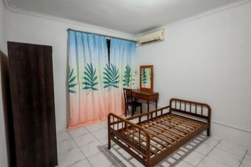 Room For Rent! Double Storey Semi Detached house at Jalan Song, behind Upwell