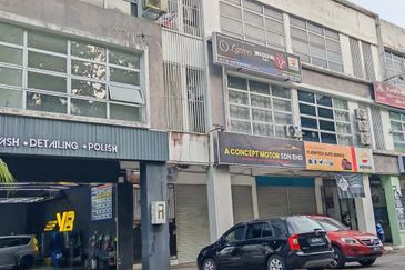 Ground Floor Intermediate Shoplot For Rent! Located at Batu Kawa, Near Emart