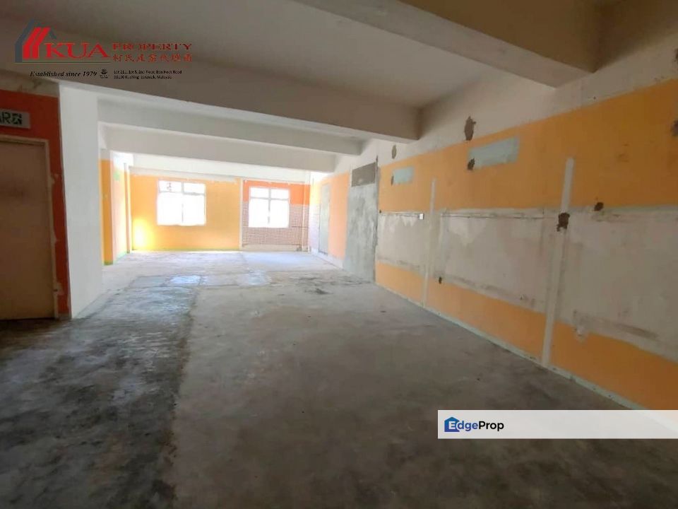 1st Floor Commercial Shoplot For RENT! Located at Stutong Parade (opposite Public Bank), Sarawak, Kuching