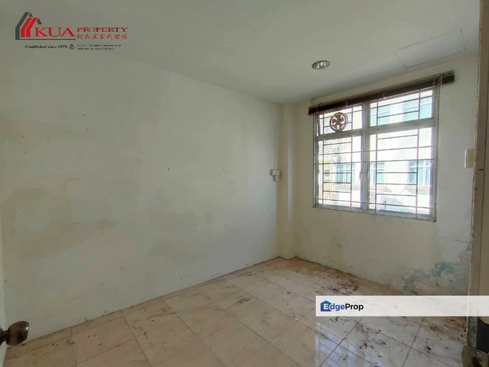 1st Floor Commercial Shoplot For RENT! Located at Stutong Parade (opposite Public Bank), Sarawak, Kuching