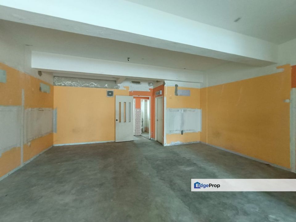 1st Floor Commercial Shoplot For RENT! Located at Stutong Parade (opposite Public Bank), Sarawak, Kuching