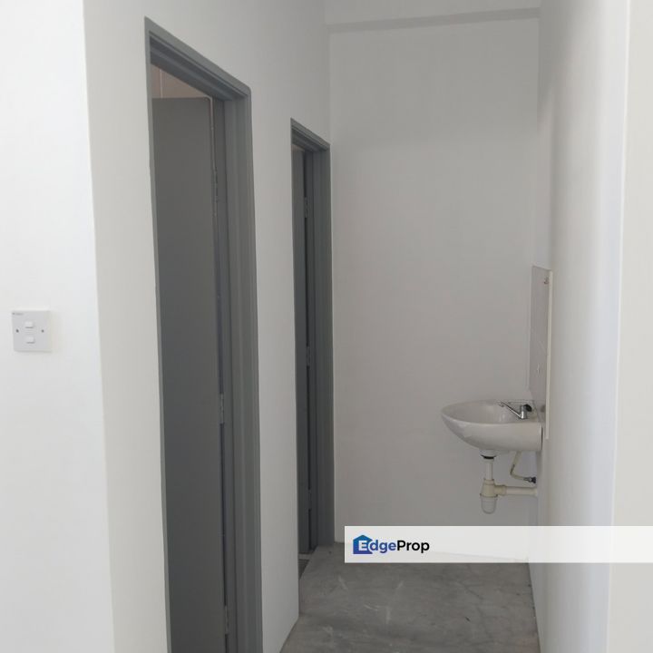 First Floor Intermediate Shoplot For Rent! Located at Pine Square, MJC, Sarawak, Kuching