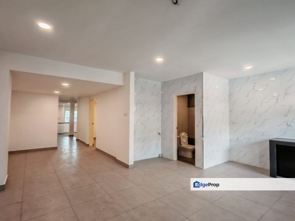 Double Storey Terrace Intermediate House For Rent Located at Bayor Bukit, Tabuan Jaya, Sarawak, Kuching