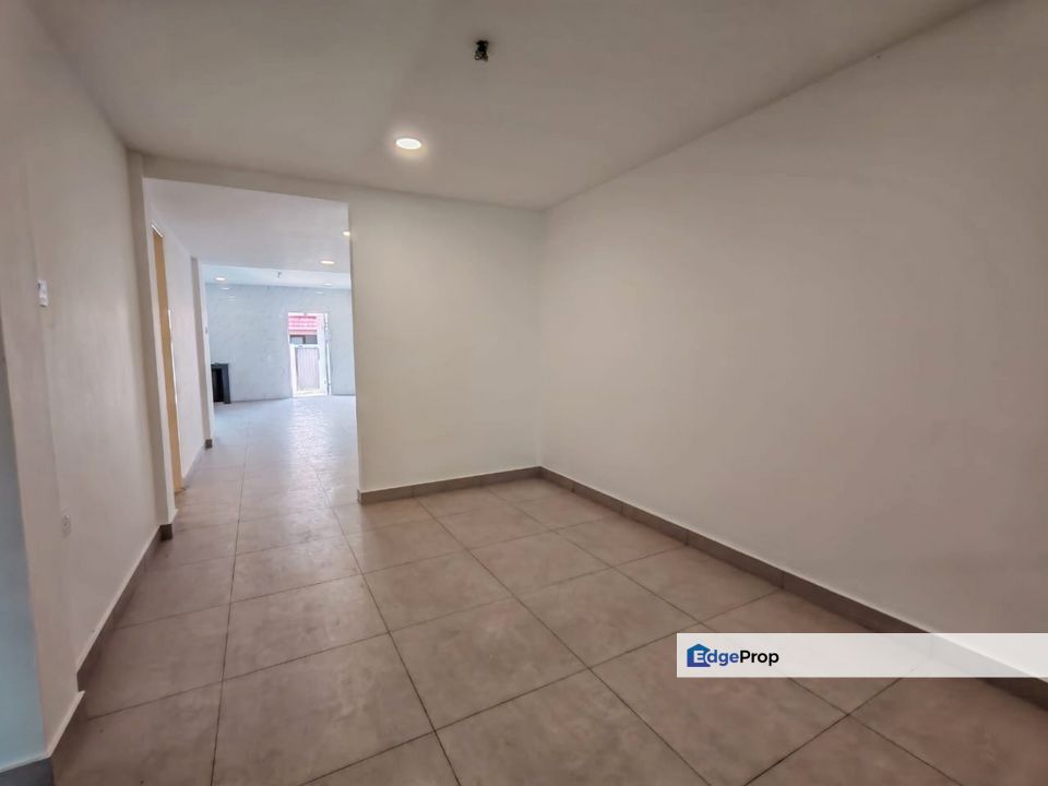 Double Storey Terrace Intermediate House For Rent Located at Bayor Bukit, Tabuan Jaya, Sarawak, Kuching