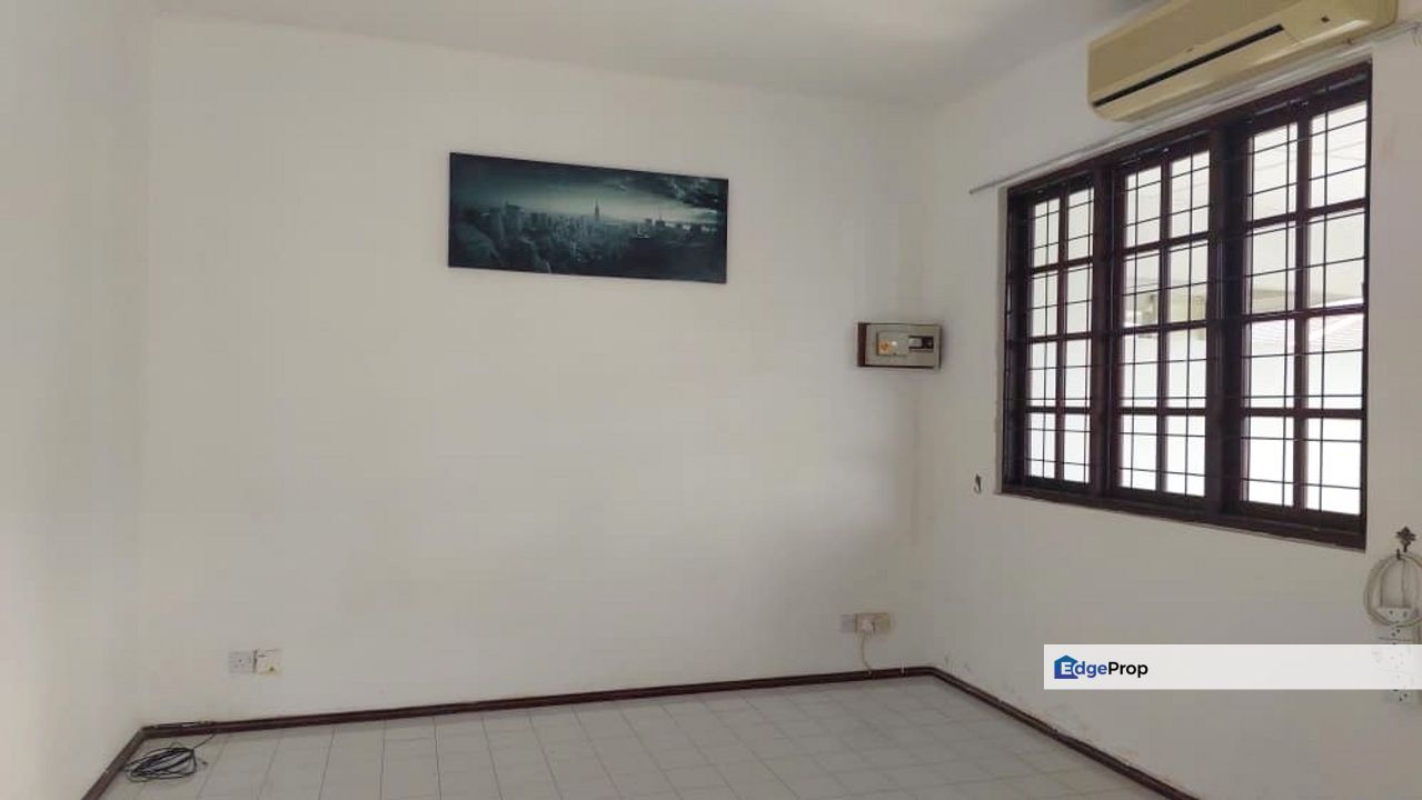 Double Storey Terrace Intermediate House FOR RENT!  Located at Tabuan Jaya, Sarawak, Kuching