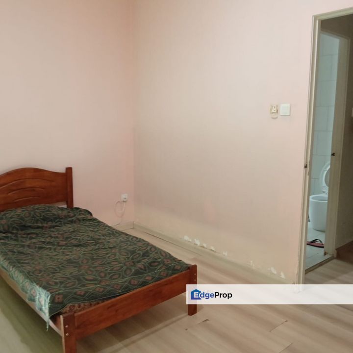 Triple Storey Townhouse For Rent!  Location: Academia Lane, Kota Samarahan, Sarawak, Kota Samarahan