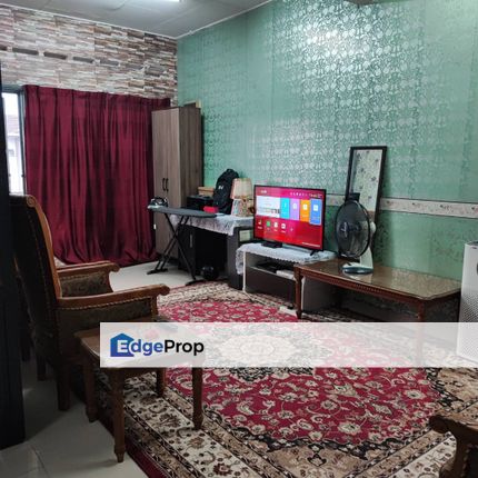 Court 2 Walk Up Apartment With 3 Room, Selangor, USJ