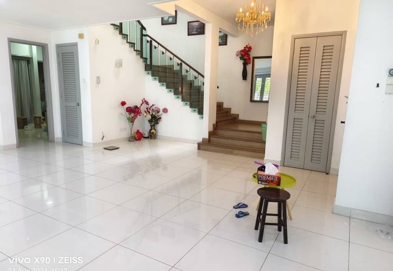 USJ Height Bungalow 2.5 Story 