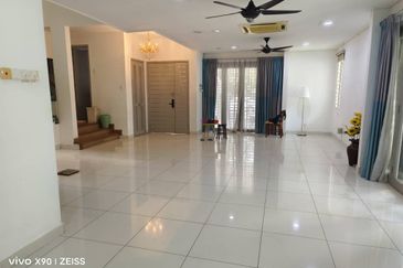 USJ Height Bungalow 2.5 Story 