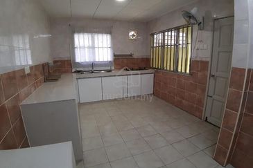 Jalan Putra Permai 10/2  C