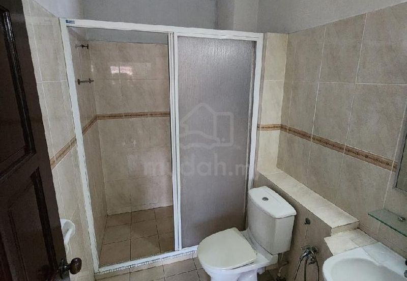 Jalan Putra Permai 10/2  A