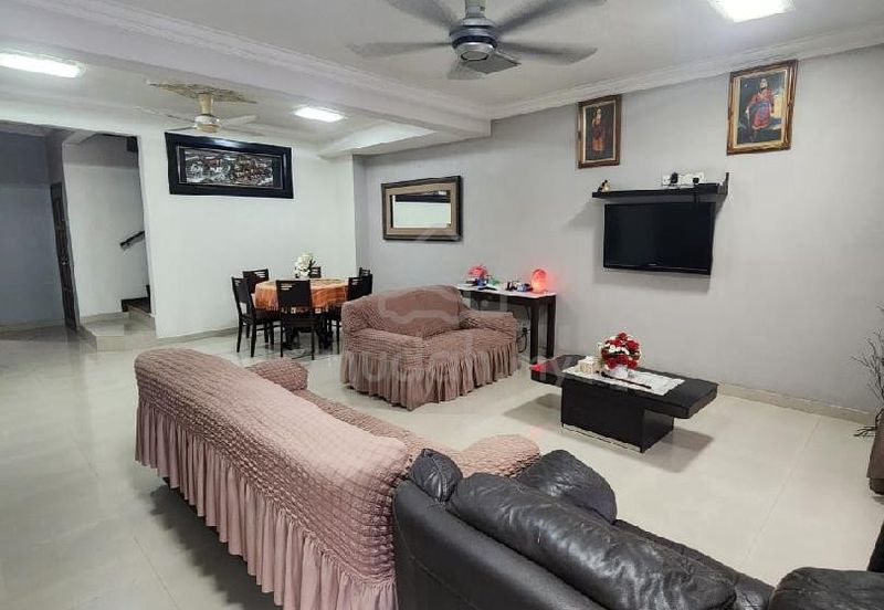 Jalan Putra Permai 10/2  A