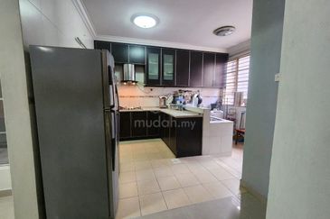 Jalan Putra Permai 10/2  A