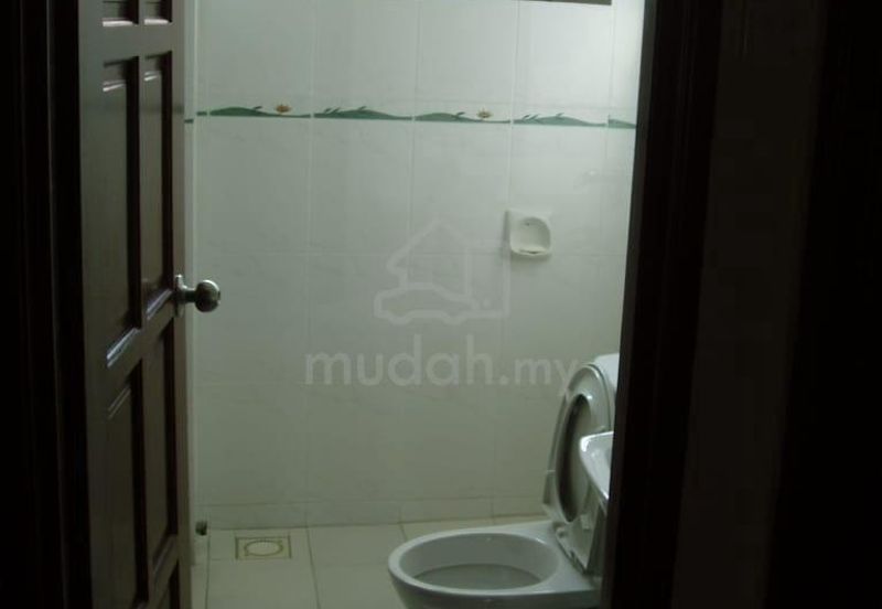 Jalan Putra Permai 10/2  A