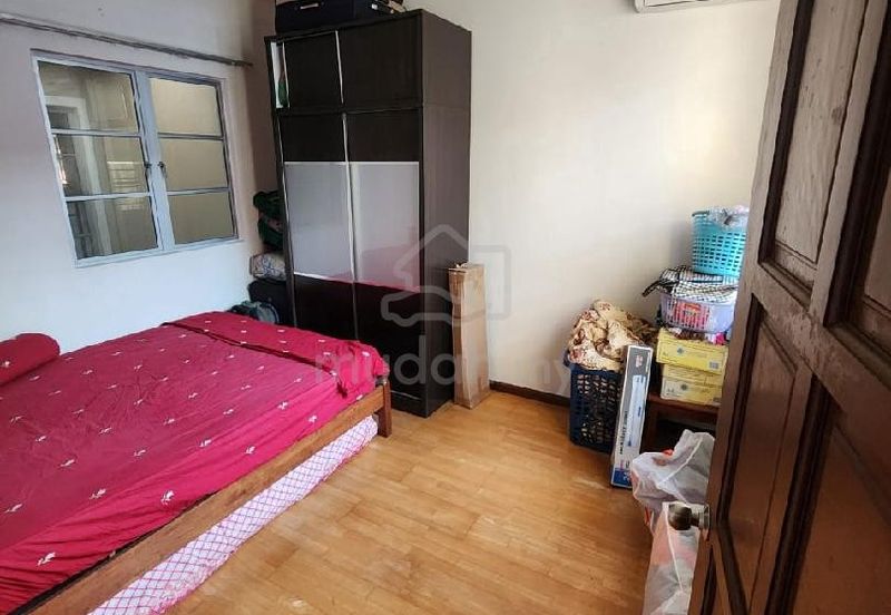 Jalan Putra Permai 10/2  A