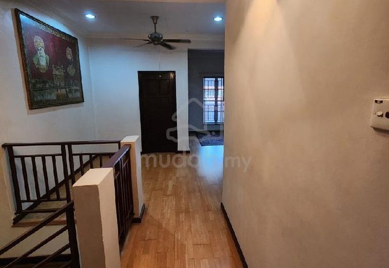 Jalan Putra Permai 10/2  A