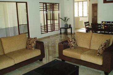 Jalan Putra Permai 10/2  A