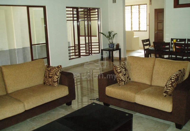 Jalan Putra Permai 10/2  A