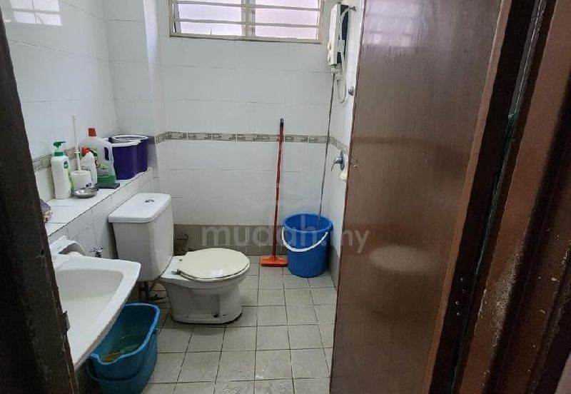 Jalan Putra Permai 10/2  A