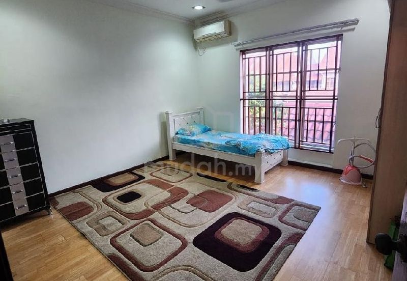 Jalan Putra Permai 10/2  A