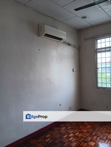 Goodyear Court 9 Renovated  with Kitchen Table Top, Selangor, USJ