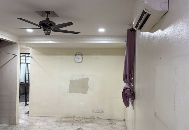 USJ 1 Double  Storey House  Partly Furnished Naer BrtStation