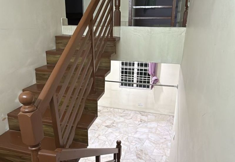 USJ 1 Double  Storey House  Partly Furnished Naer BrtStation