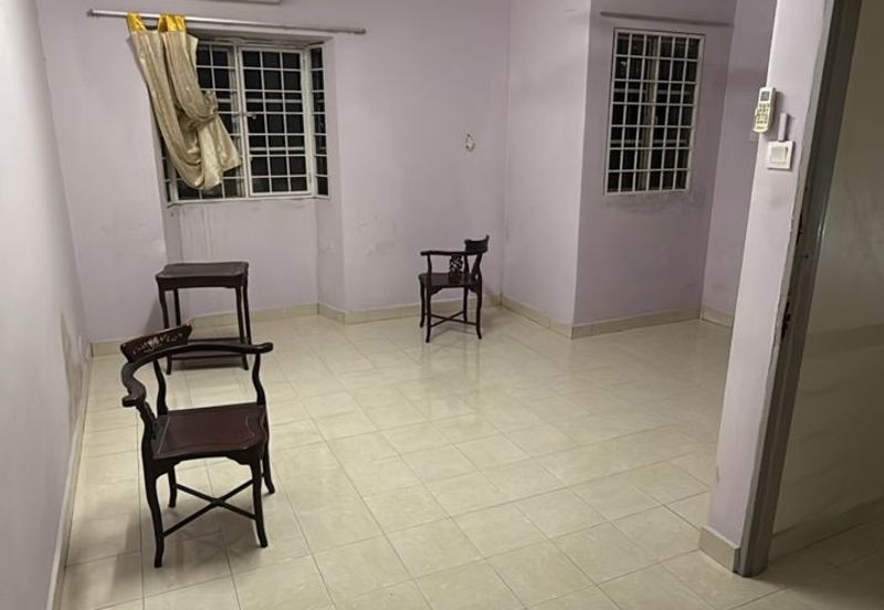 USJ 1 Double  Storey House  Partly Furnished Naer BrtStation