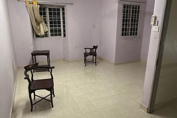 USJ 1 Double  Storey House  Partly Furnished Naer BrtStation