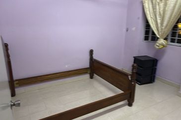 USJ 1 Double  Storey House  Partly Furnished Naer BrtStation
