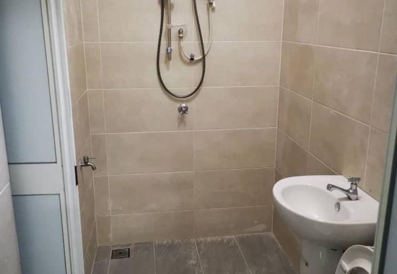 USJ 1 Double  Storey House  Partly Furnished Naer BrtStation