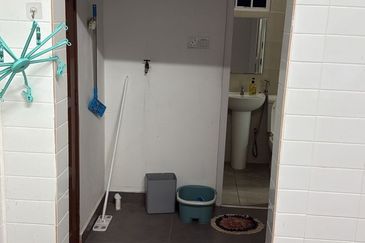 USJ 1 Double  Storey House  Partly Furnished Naer BrtStation