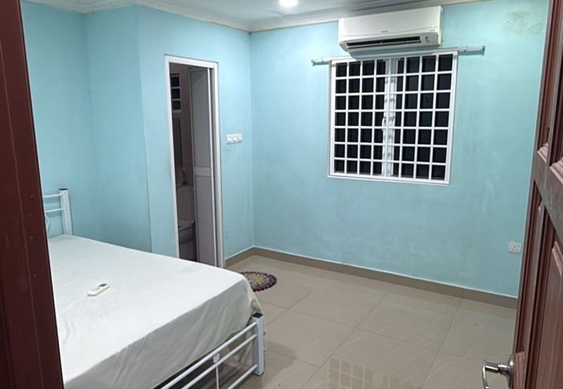 USJ 1 Double  Storey House  Partly Furnished Naer BrtStation