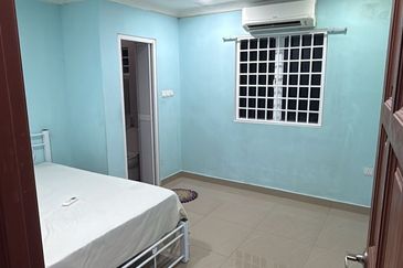 USJ 1 Double  Storey House  Partly Furnished Naer BrtStation