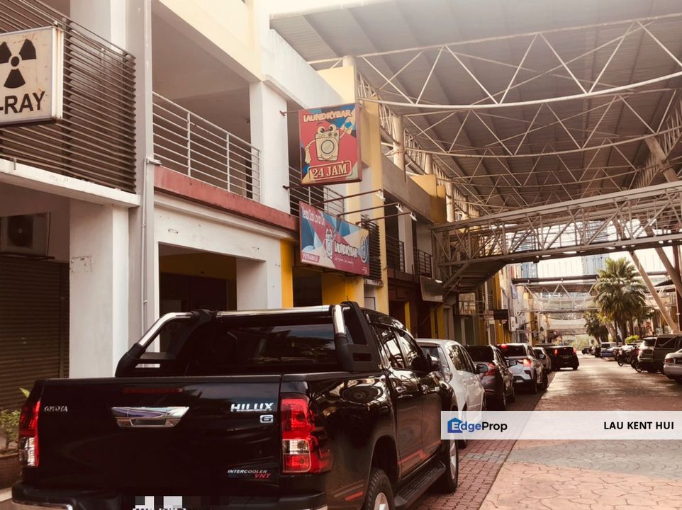 Putra Walk, End Lot Shop, 1400 sqft, Selangor, Seri Kembangan